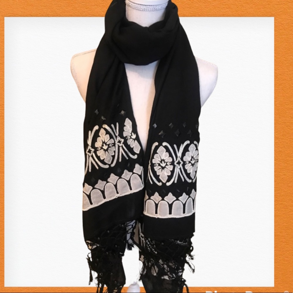 Tory Burch black/ivory scarf
